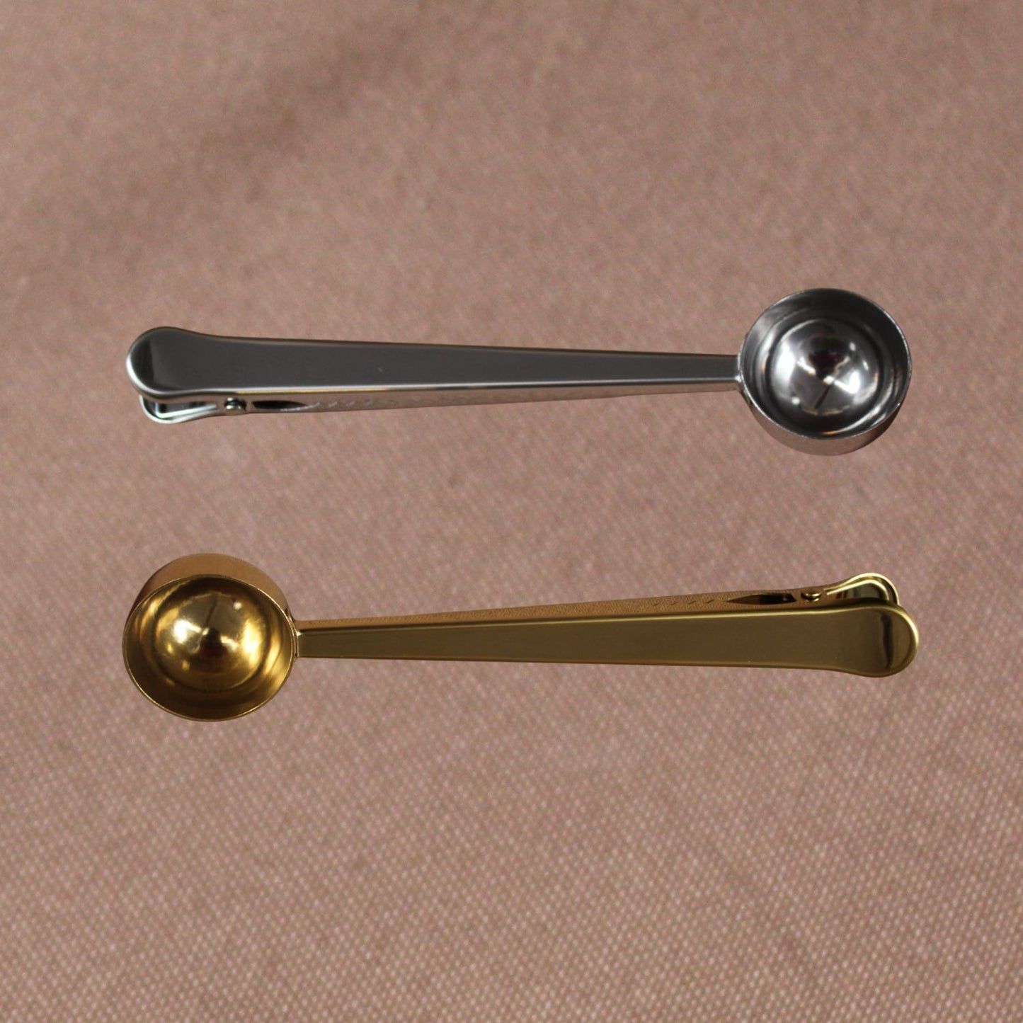Cuchara y pinza para café